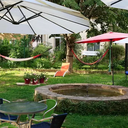 La Vie En Roses Guest house