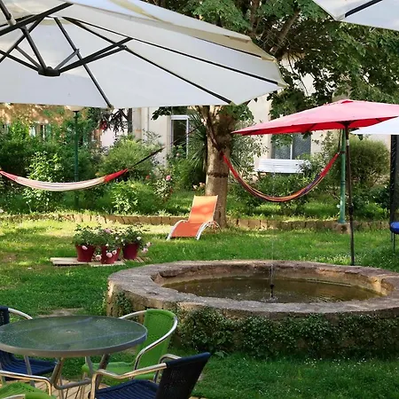 La Vie En Roses Guest house